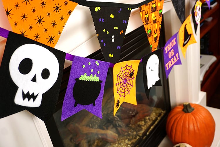 DIY Halloween Garland Patterns + Tutorials - Felt With Love Designs